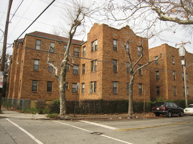 Granada Apartments in Philadelphia, PA - Building Photo - Building Photo