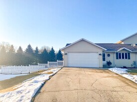 13057 Velp Ave in Green Bay, WI - Building Photo