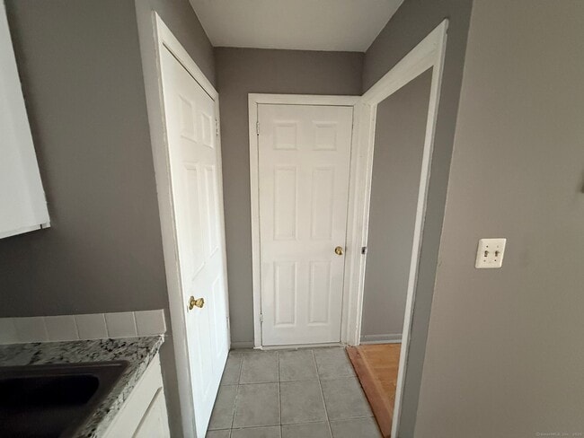 240 Oak St in Bridgeport, CT - Building Photo - Building Photo