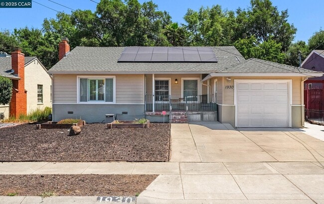 property at 1930 N 6th St