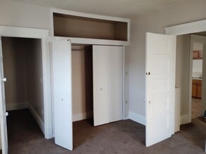 9521 Macon Ave in Cleveland, OH - Foto de edificio - Building Photo