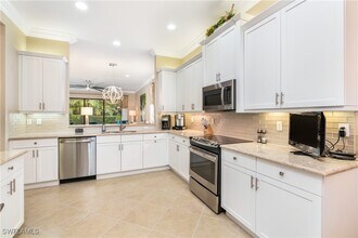 13628 Mandarin Cir in Naples, FL - Foto de edificio - Building Photo