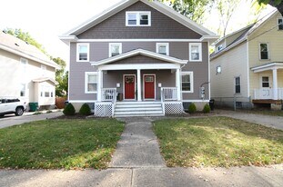 6105 Bramble Ave, Unit 1 in Cincinnati, OH - Building Photo