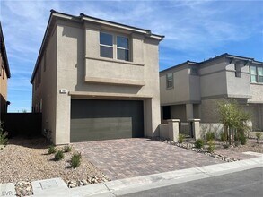 592 Clover Bar Ln in Las Vegas, NV - Building Photo - Building Photo