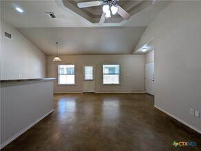 208 Anne Louise Dr in New Braunfels, TX - Foto de edificio - Building Photo