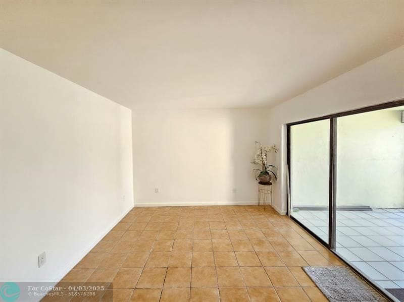 1234 N Hiatus Rd in Pembroke Pines, FL - Building Photo