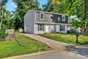 2209 Campus Dr in St. Charles, MO - Building Photo
