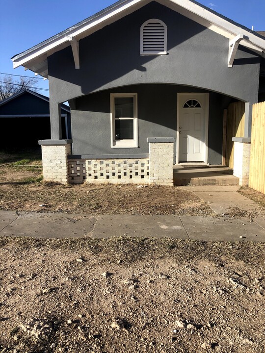 102 W 13th St in Big Spring, TX - Building Photo