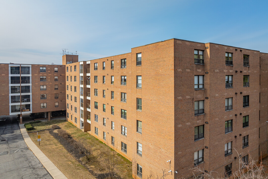 Elmont Condominium in Baltimore, MD - Building Photo