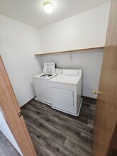 1909 Kyle Lane Northwest in Mandan, ND - Building Photo - Building Photo