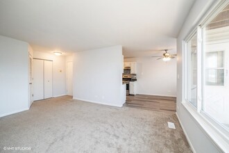 373 Newport Ln in Bartlett, IL - Building Photo - Building Photo