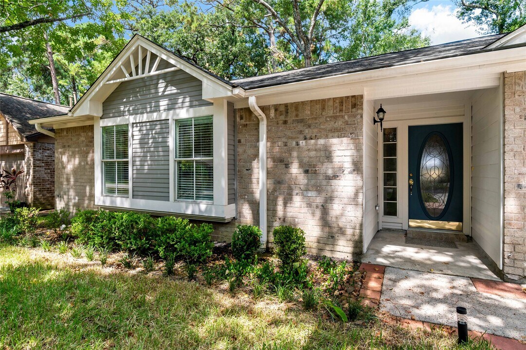 9 Brentwood Oaks Ct in Spring, TX - Building Photo