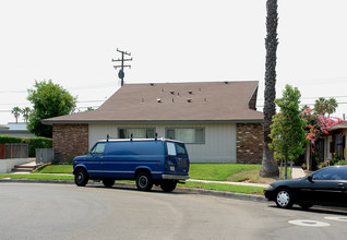 1522 E Locust Ave in Orange, CA - Building Photo - Building Photo