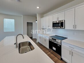 10366 Beaver Tail St in Las Vegas, NV - Foto de edificio - Building Photo