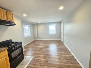 4809 Leiper St-Unit -Third Floor in Philadelphia, PA - Building Photo - Building Photo