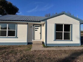368 Dewey St in Deport, TX - Building Photo
