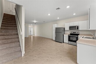 433 NE 12th St in Florida City, FL - Building Photo - Building Photo