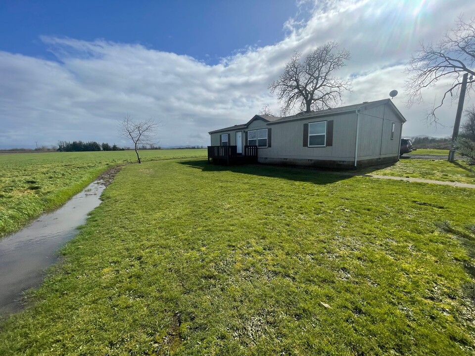 35362 Spicer Dr in Lebanon, OR - Building Photo