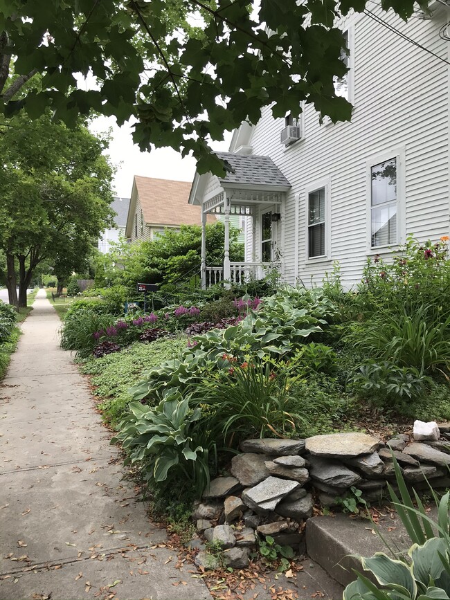 25 Beech St, Unit A in Keene, NH - Building Photo - Building Photo