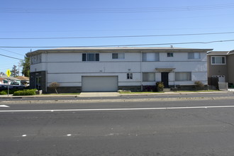 Middlefield Court in Redwood City, CA - Building Photo - Building Photo