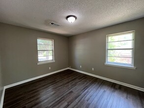 5133 Karen Dr in Horn Lake, MS - Foto de edificio - Building Photo