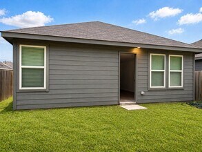 22724 Hackberry in New Caney, TX - Foto de edificio - Building Photo