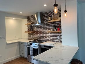 79 Waterside Ave in Northport, NY - Building Photo - Building Photo