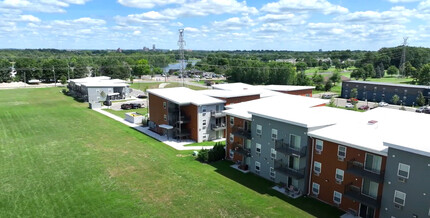 Westwood Apartments in Pontiac, MI - Foto de edificio - Building Photo