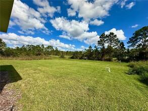 933 Oxford Ave S in Lehigh Acres, FL - Building Photo - Building Photo