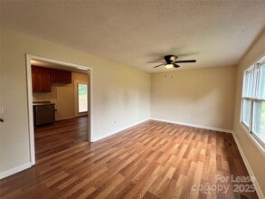 140 Brookhollow Dr in Statesville, NC - Building Photo - Building Photo