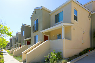 Grand Oak Apartments in South San Francisco, CA - Building Photo - Building Photo