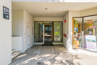 675 Market Hill in Vancouver, BC - Building Photo - Building Photo