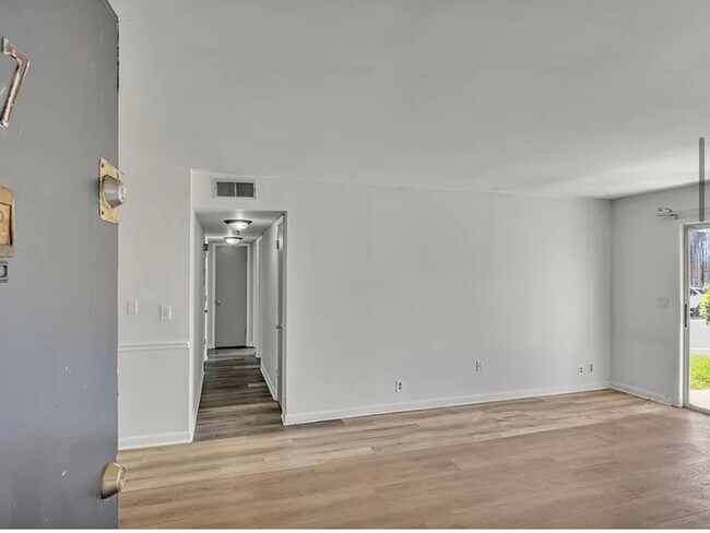 370 Wallace Rd, Unit D17 in Nashville, TN - Building Photo - Building Photo