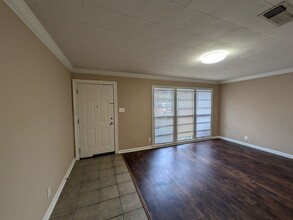 880 Peyton Dr in Beaumont, TX - Building Photo - Building Photo