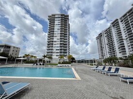 18031 Biscayne Blvd in Aventura, FL - Building Photo