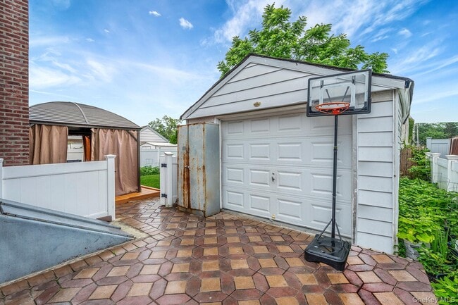 58 N Rockaway Ave in Lynbrook, NY - Building Photo - Building Photo