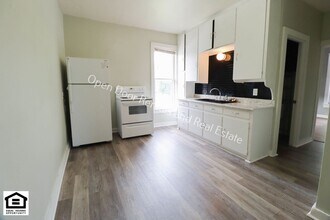208 S Grant St-Unit -208 1/2 S Grant St in Kendallville, IN - Foto de edificio - Building Photo