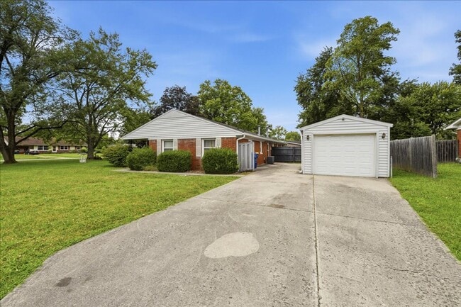 property at 5420 N Sadlier Dr