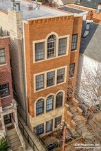 2510 N Southport Ave, Unit 2510 in Chicago, IL - Foto de edificio - Building Photo