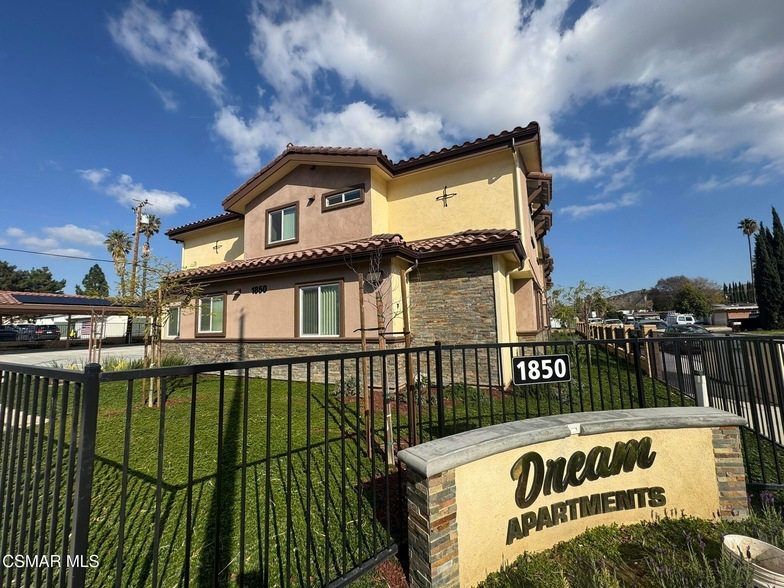 1850 Buyers St, Unit 201 in Simi Valley, CA - Foto de edificio