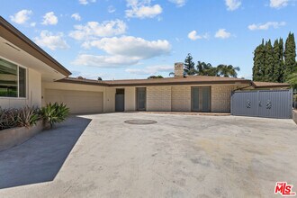 10421 Beckford Ave in Los Angeles, CA - Building Photo - Building Photo