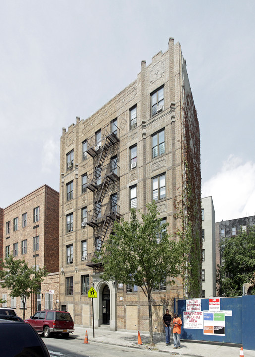 2307 Tiebout Ave in Bronx, NY - Building Photo