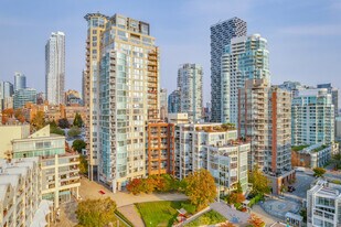1000 Beach in Vancouver, BC - Building Photo