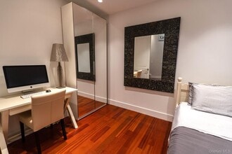 1 Landmark Sq in Port Chester, NY - Building Photo - Building Photo