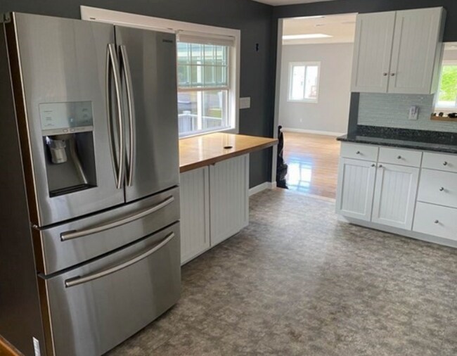107 Lexington St in Burlington, MA - Building Photo - Building Photo