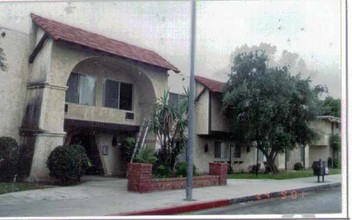 13450 Van Owen St in Van Nuys, CA - Building Photo - Building Photo