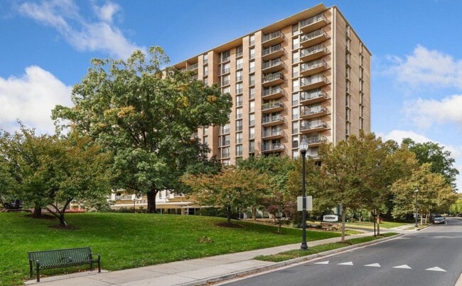 4600 S Four Mile Run Dr, Unit 1230 in Arlington, VA - Foto de edificio - Building Photo