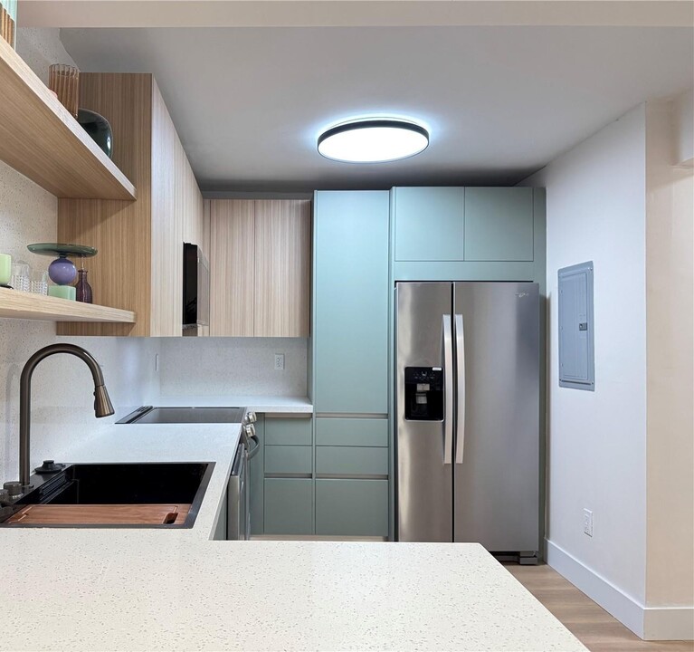 1100 11th St, Unit 405 in Miami Beach, FL - Building Photo
