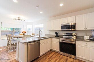 21633 N 48th Pl in Phoenix, AZ - Building Photo - Building Photo