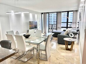 600 NE 36th St, Unit 1417 in Miami, FL - Building Photo - Building Photo